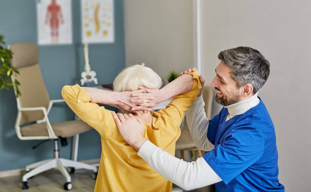 back treatment and scoliosis correction to elderly 1